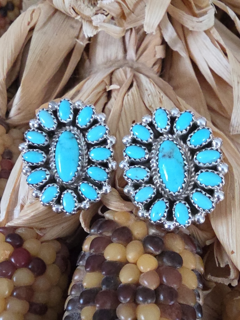 Beautiful NWOT Native American Navajo Campitos Turquoise Cluster Earrings 💙🎁🩶